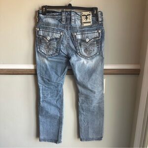Rock Revival Jeans FERMIN Straight Leg Distressed Light Wash